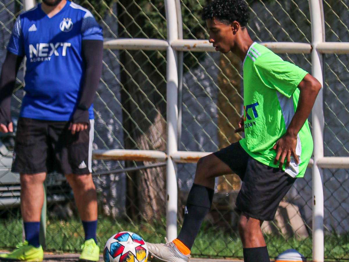 Sobre passe, domínio e posicionamento do corpo ao receber a&nbsp;bola