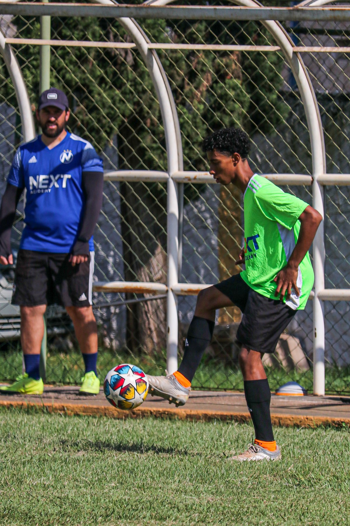 Sobre passe, domínio e posicionamento do corpo ao receber a&nbsp;bola